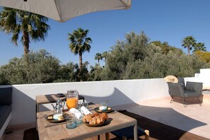 Outdoor dining - My Rental Homes | Dar Sami with private pool and roof terrace (Marrakesh)