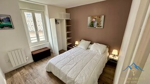 2 chambres, fer et planche à repasser
