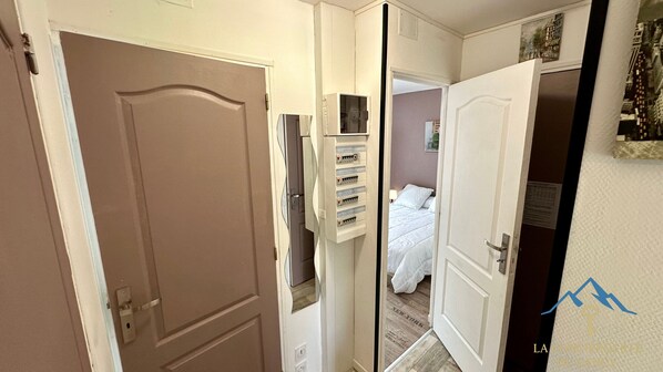 2 bedrooms, iron/ironing board