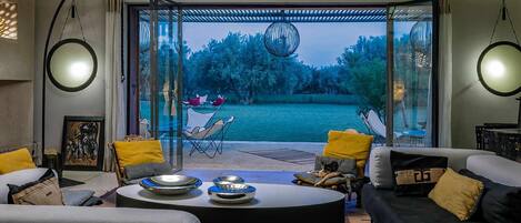 TV, fireplace, stereo