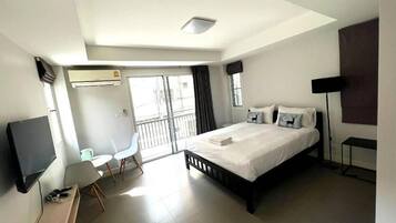 Studio | Desk, free WiFi