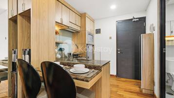 Apartamento, 1 habitación, vistas a la ciudad | Comedor