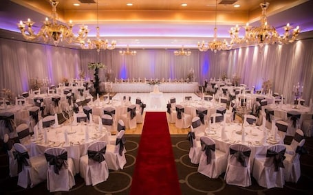 Indoor wedding. Network Hotel and Suites