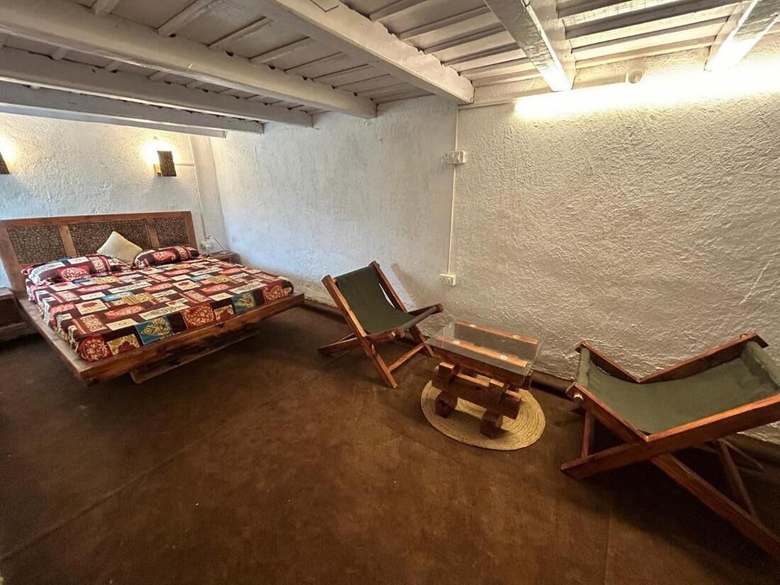 Room, 2 Bedrooms, Smoking, Balcony | 2 bedrooms