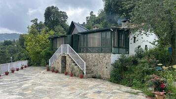 Room, 2 Bedrooms, Smoking, Balcony | Front of property