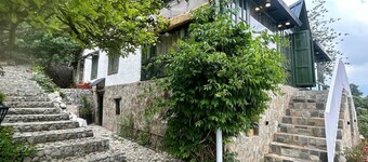 Room-oija Farms, Est 1932