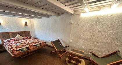 Room-oija Farms, Est 1932