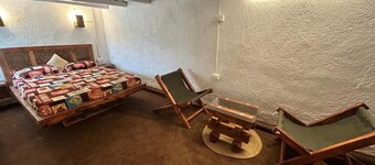 Room-oija Farms, Est 1932