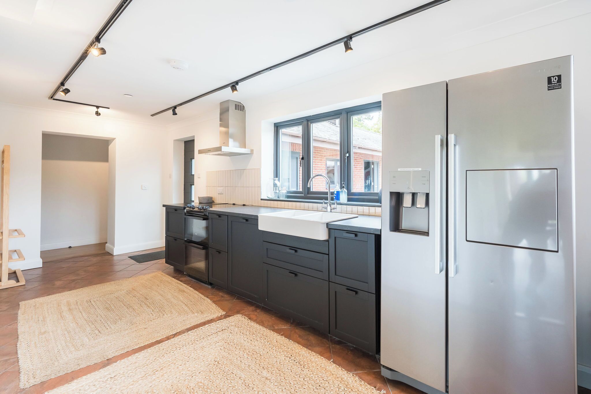 冷蔵庫、電子レンジ、オーブン、食器洗い機