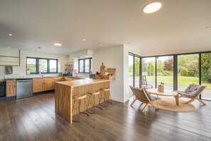 Fridge, microwave, oven, dishwasher