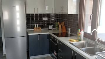 Deluxe Villa, Balcony, Courtyard View | Private kitchen