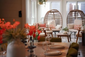 Dining - Savannah Retreat|Htd Pool|Pickleball|Hot tb|Golf (Savannah)
