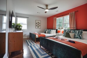 6 bedrooms, desk, iron/ironing board, WiFi - Savannah Retreat|Htd Pool|Pickleball|Hot tb|Golf (Savannah)