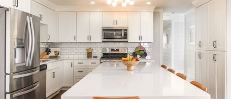 Refrigerador, microondas, horno, placa de cocina