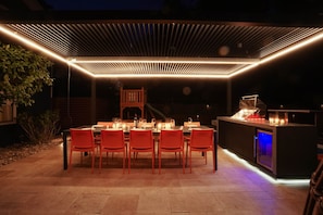 Outdoor dining - Savannah Retreat|Htd Pool|Pickleball|Hot tb|Golf (Savannah)