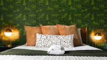 6 habitaciones, escritorio, tabla de planchar con plancha y wifi