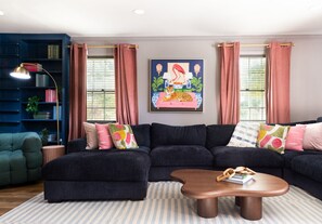 Smart TV, books, stereo - Savannah Retreat with Pool|Golf|Hot tub|Pet+|Sleeps 14 (Savannah)