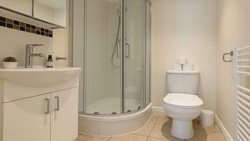 Apartment | Bathroom | Free toiletries, hair dryer, towels, soap