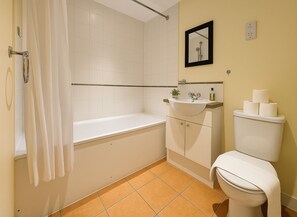 Apartment | Bathroom | Free toiletries, hair dryer, towels, soap - Modern 2-Bed flat Heart of Wembley (Wembley)
