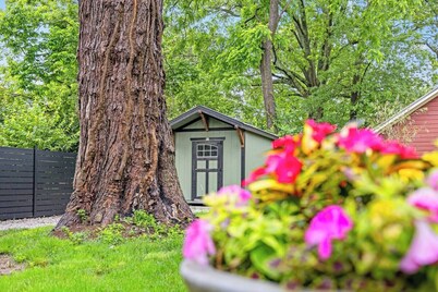 This house is a 2 bedroom(s), 1 bathrooms, located in Lexington, KY.