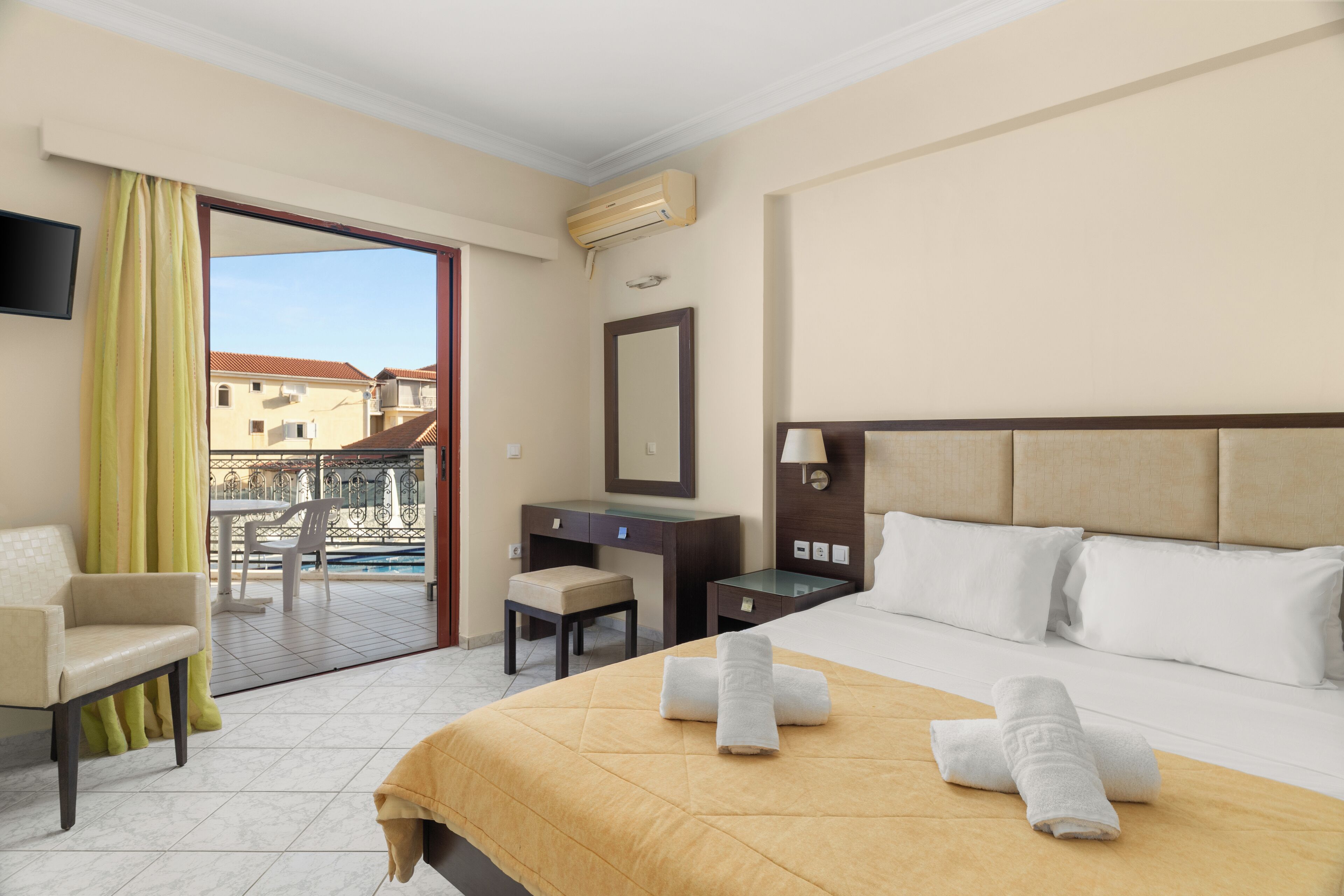 Apartamento, vistas a la piscina | Wifi gratis