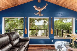 テレビ、暖炉、書斎 / ワークスペース