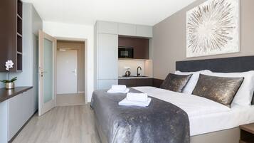 Classic-Doppelzimmer, 1 Schlafzimmer, Blick auf den Innenhof | Laptopgeeigneter Arbeitsplatz, Verdunkelungsvorhänge, kostenloses WLAN