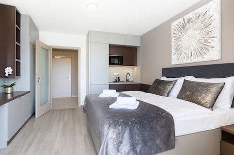 Classic Double Room, 1 Bedroom, Courtyard View | Laptop workspace, blackout drapes, free WiFi, bed sheets