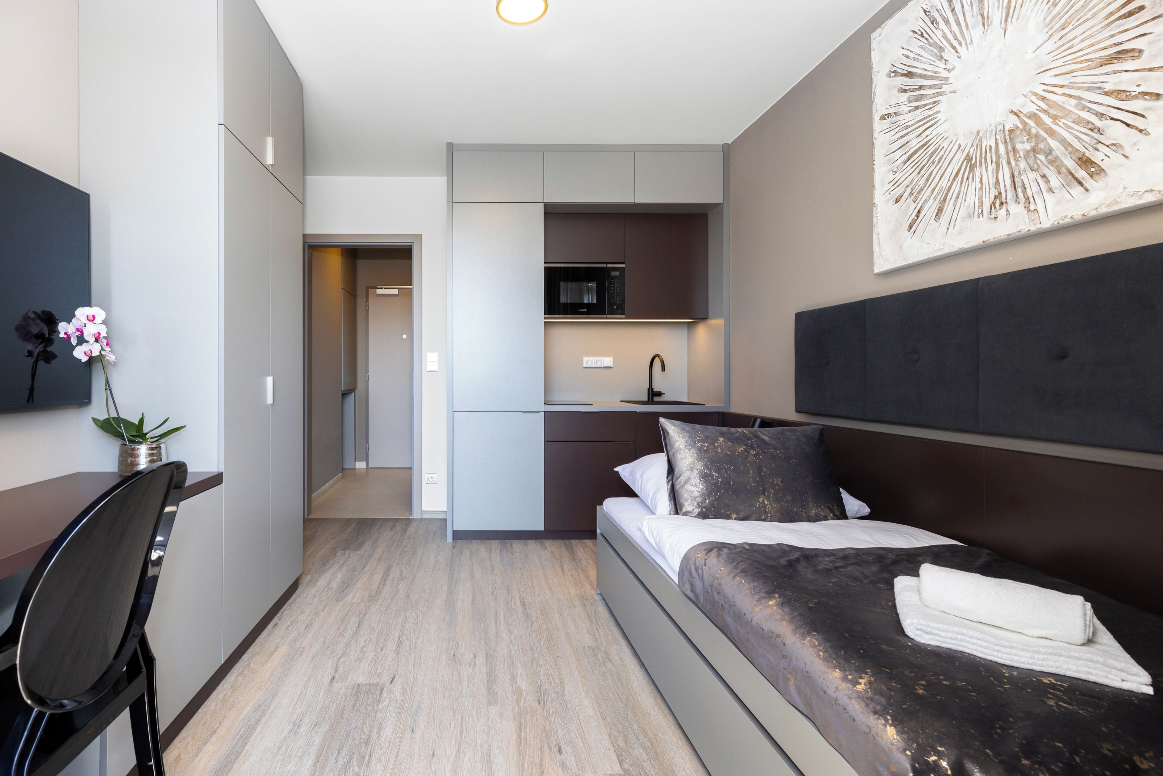 Basic-enkeltværelse - 1 soveværelse | Arbejdsområde til bærbare computere, mørklægningsgardiner, gratis Wi-Fi