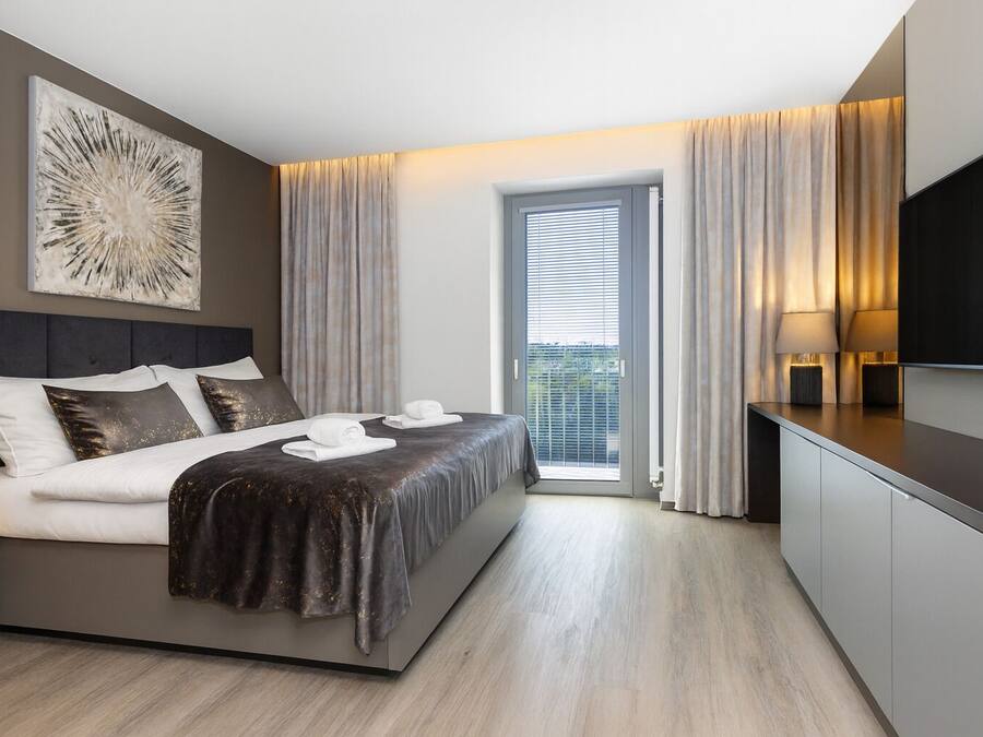 Laptop workspace, blackout curtains, free WiFi, bed sheets