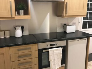 Dishwasher, cookware/dishes/utensils - View Cottage (Inverness)