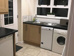 Oppvaskmaskin og kjøkkenutstyr