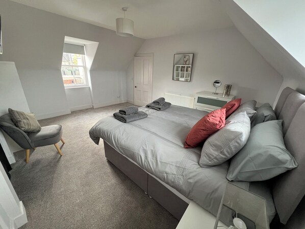 4 habitaciones, decoración personalizada y muebles diferentes 
