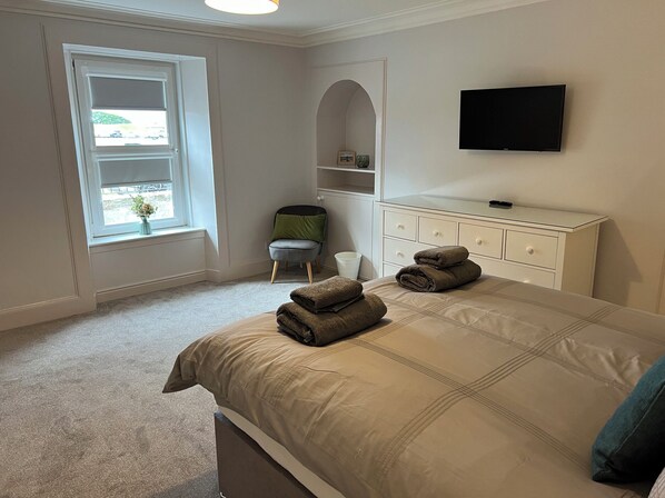 4 habitaciones, decoración personalizada y muebles diferentes