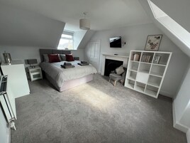 4 habitaciones, decoración personalizada y muebles diferentes 