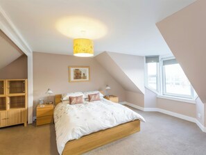 3 bedrooms, individually decorated, individually furnished, free WiFi