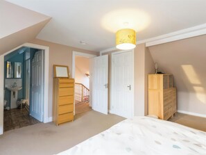 3 bedrooms, individually decorated, individually furnished, free WiFi - River Cottage (Inverness)