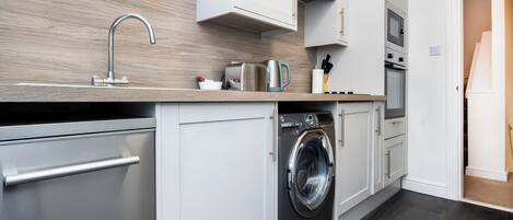 Batterie de cuisine, vaisselle et ustensiles