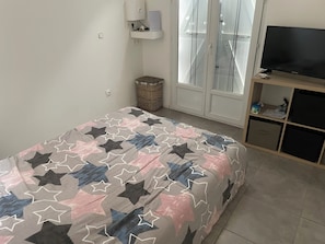 2 quartos, Wi-Fi de cortesia, roupa de cama