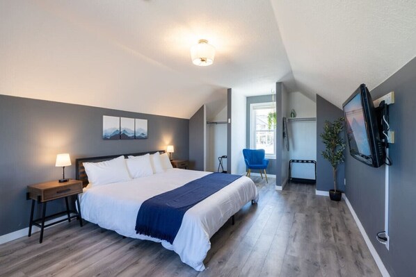 1 bedroom, desk, WiFi, bed sheets