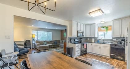 Hot Tub & Pickleball | Packed with Entertainment | Near BYU