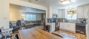 Hot Tub & Pickleball | Packed with Entertainment | Near BYU