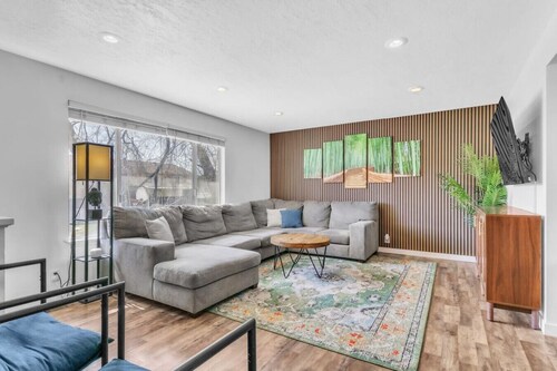 Hot Tub & Pickleball | Packed with Entertainment