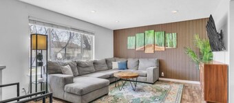 Hot Tub & Pickleball | Packed with Entertainment