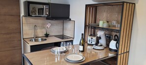 Fridge, microwave, stovetop, coffee/tea maker