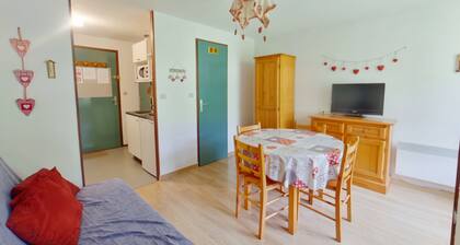 Studio lumineux avec loggia proche village des Rousses