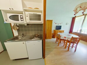 Microwave, oven, stovetop, coffee/tea maker