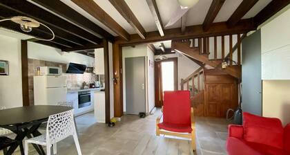 Terraced house near center, 3 rooms, 4 sleeps, parking, Wi-Fi