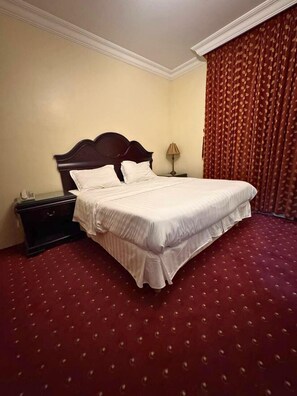 In-room safe, iron/ironing board, free WiFi, bed sheets - Gulf Home (Al Khobar)