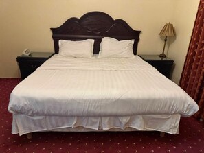 Coffres-forts dans les chambres, fer et planche à repasser